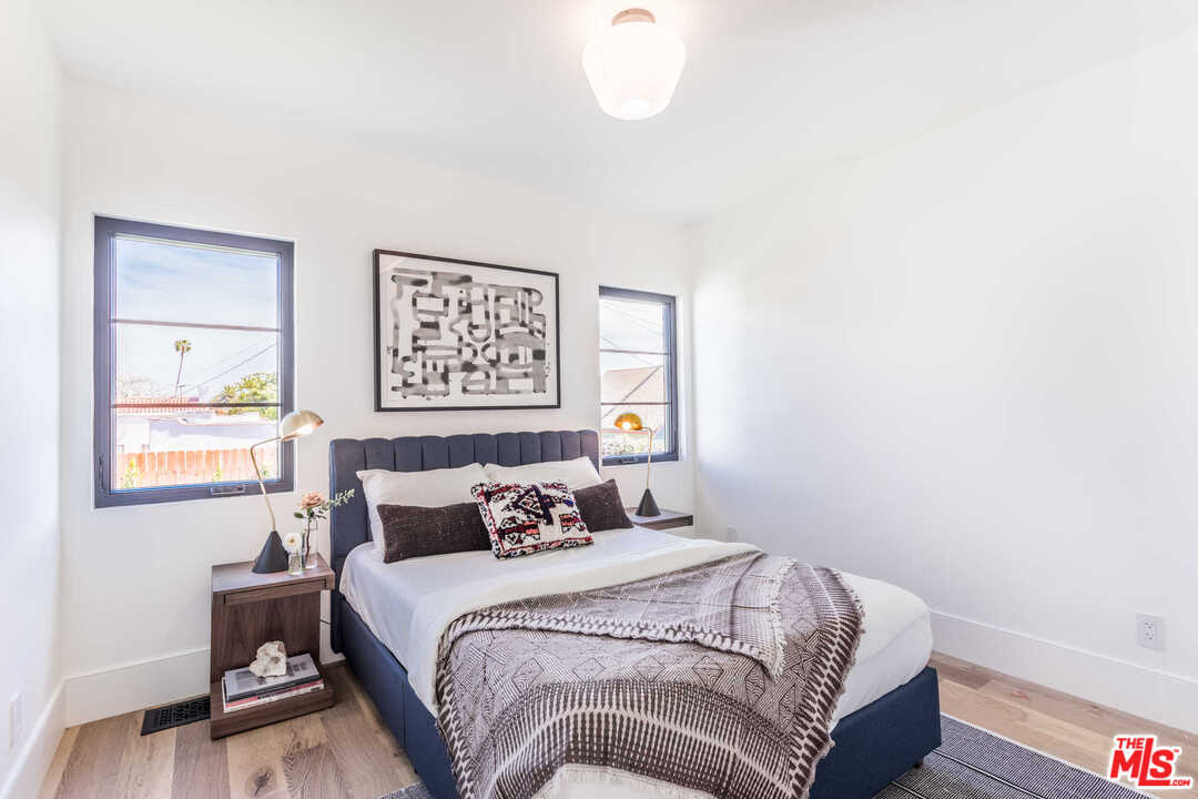 5308 Hillcrest Drive Los Angeles, CA 90043 - Photo 23 of 35