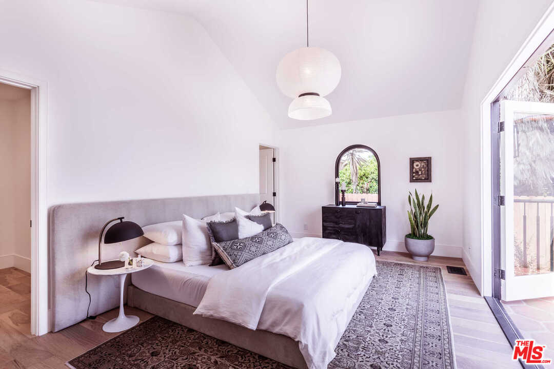 5308 Hillcrest Drive Los Angeles, CA 90043 - Photo 25 of 35