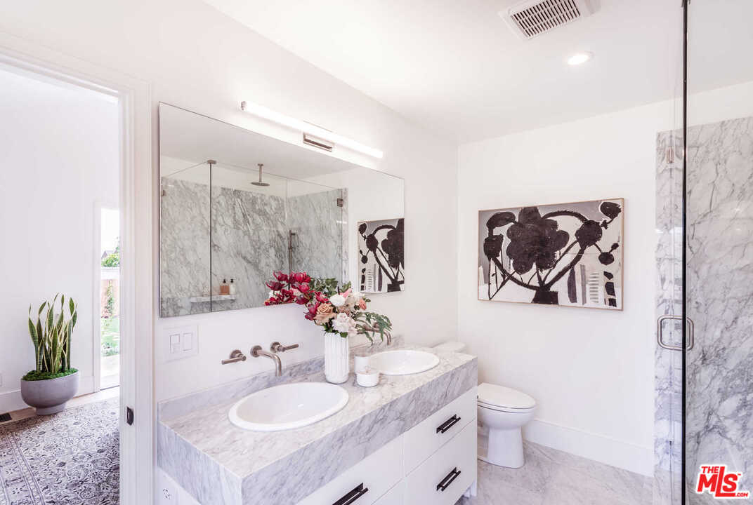 5308 Hillcrest Drive Los Angeles, CA 90043 - Photo 26 of 35