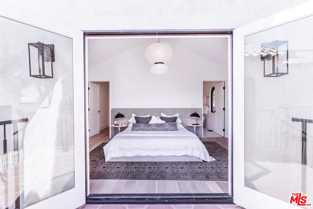 5308 Hillcrest Drive Los Angeles, CA 90043 - Photo 29 of 35