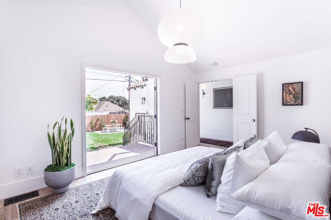 5308 Hillcrest Drive Los Angeles, CA 90043 - Photo 30 of 35