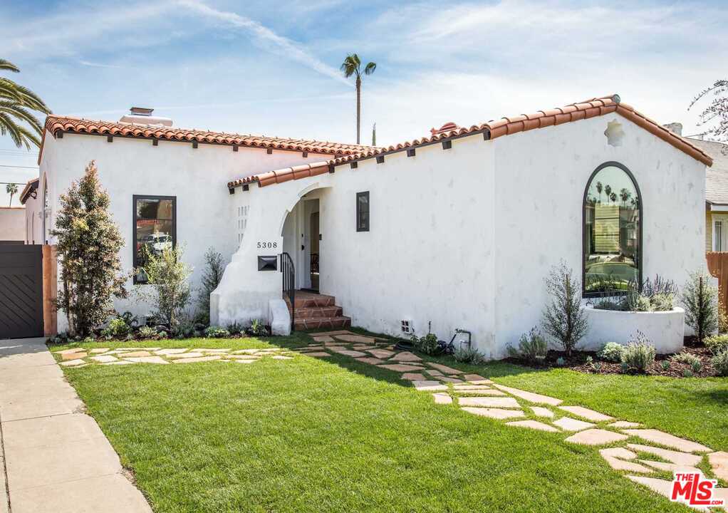 5308 Hillcrest Drive Los Angeles, CA 90043 - Photo 4 of 35