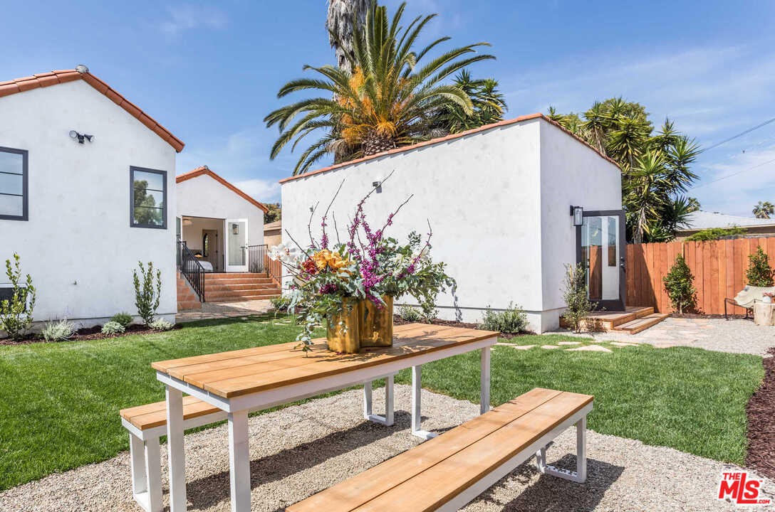 5308 Hillcrest Drive Los Angeles, CA 90043 - Photo 31 of 35