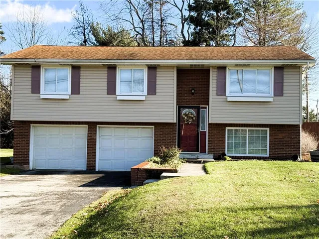 $239,000 | 13 Lamplight Village Court, Latrobe, PA 15650