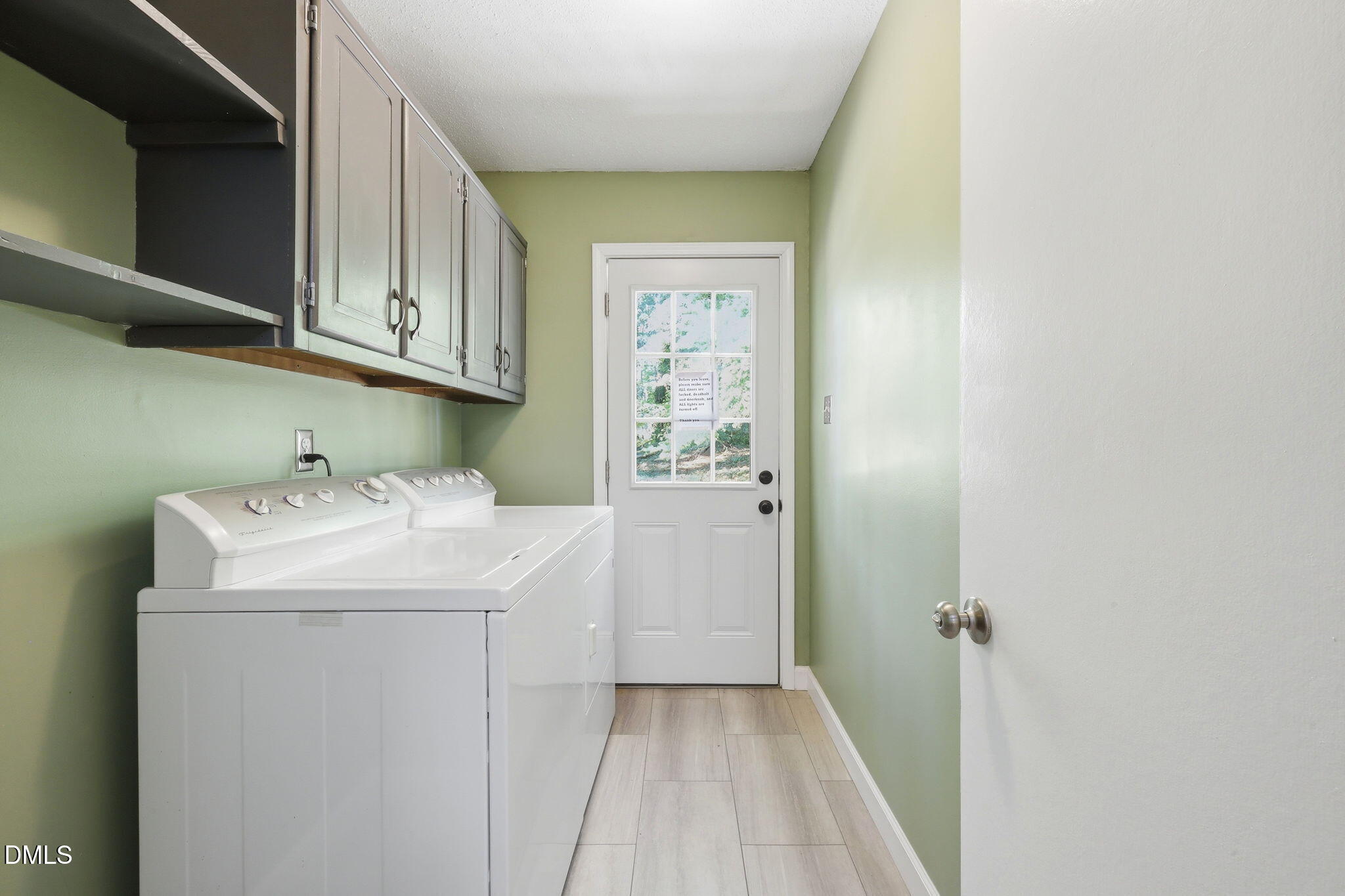 1302 Springlawn Court Raleigh, NC 27609 - Photo 9 of 24 Gallery Image 9