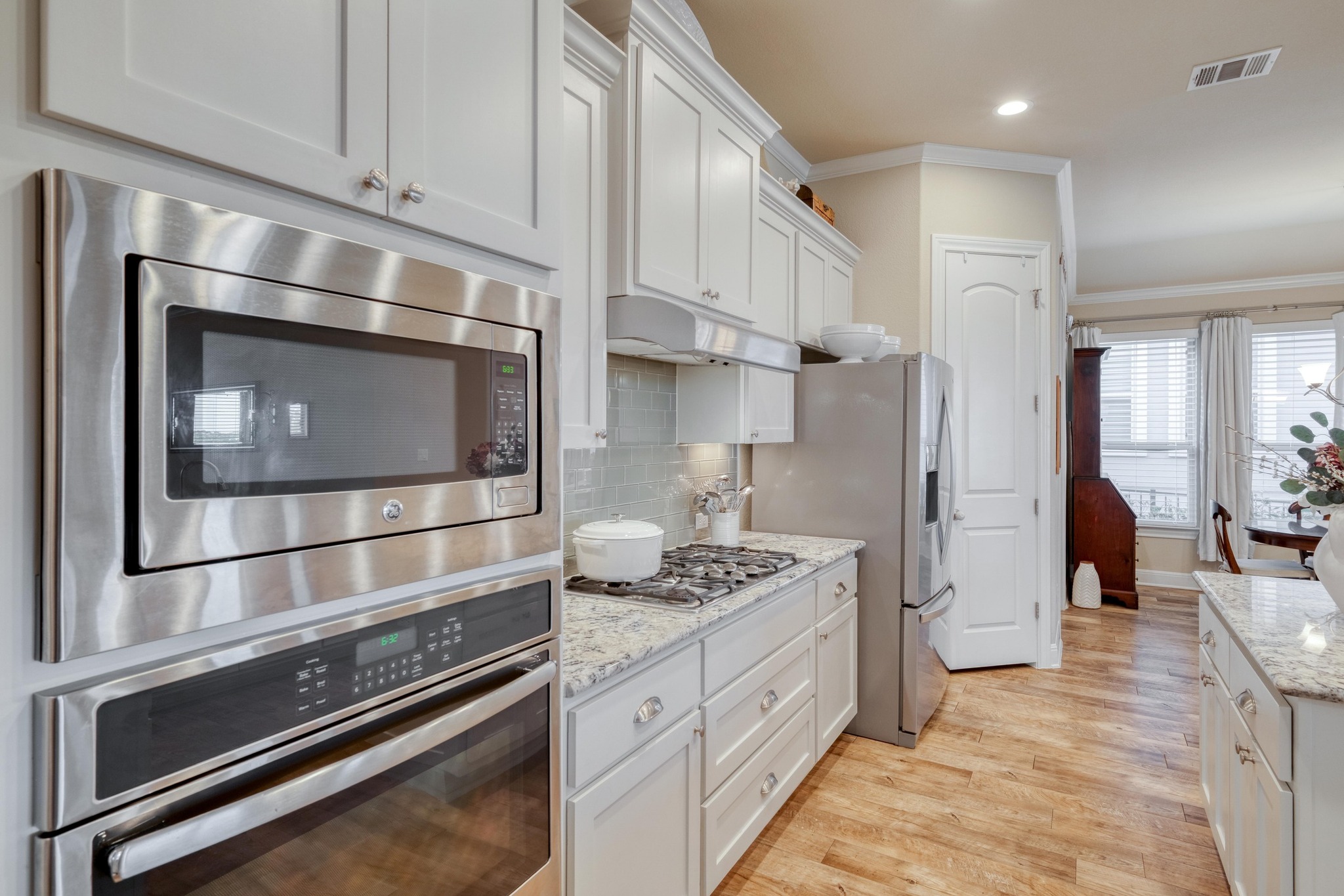 3204 Venezia View Leander, TX 78641 - Photo 8 of 28 Kitchen with stainless steel appliances including microwave, self-cleaning oven and gas cooktop