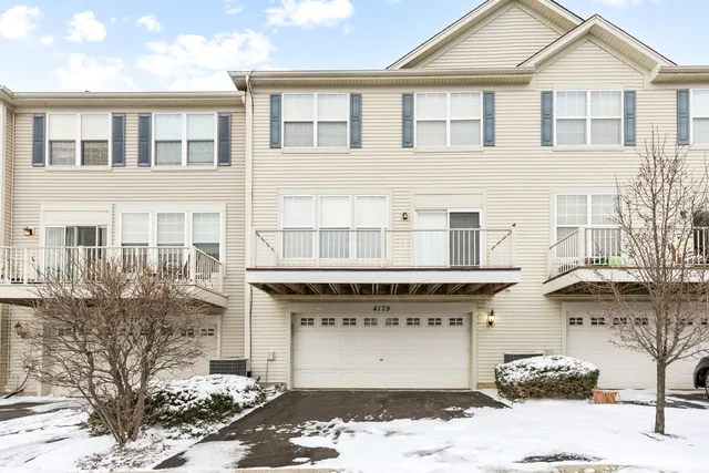$439,000 | 4179 Milford Lane, Aurora, IL 60504