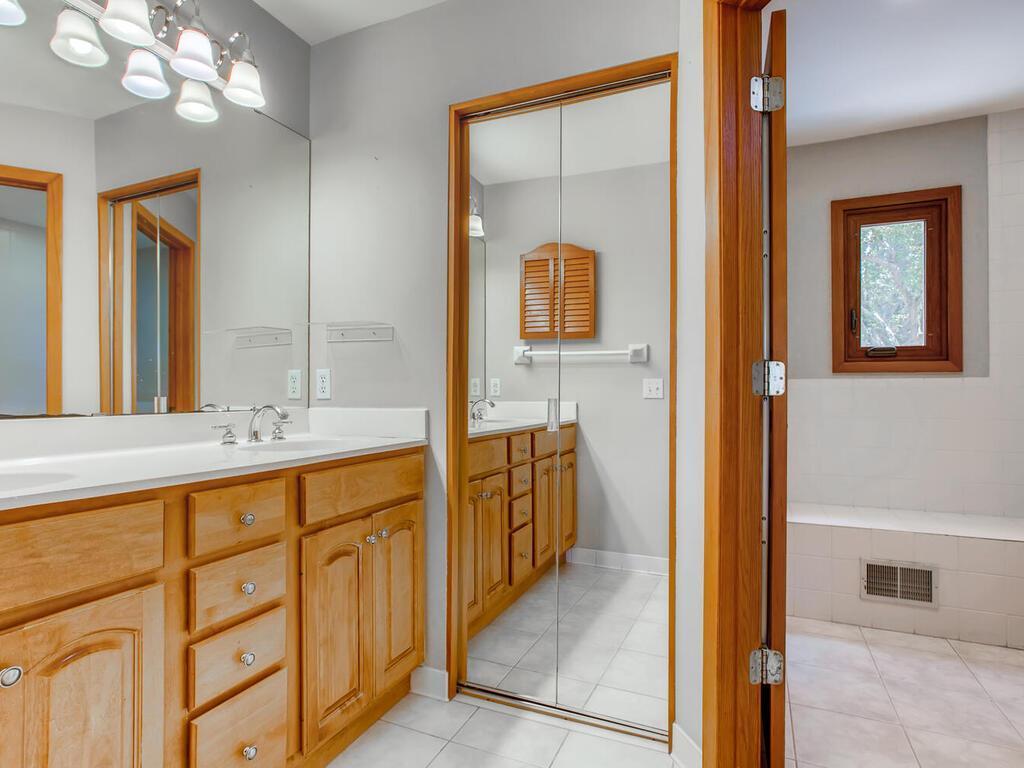 103 Sandy Hook Road Chanhassen, MN 55317 - Photo 16 of 39 Gallery Image 16