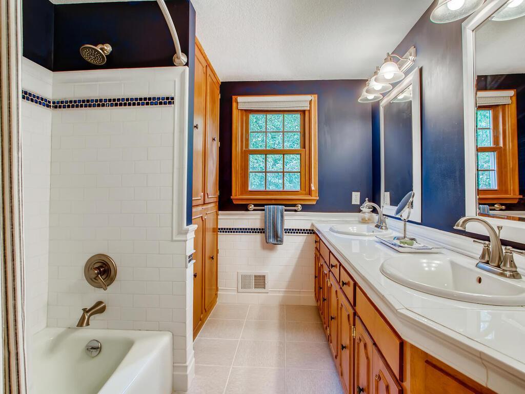 103 Sandy Hook Road Chanhassen, MN 55317 - Photo 22 of 39 Gallery Image 22