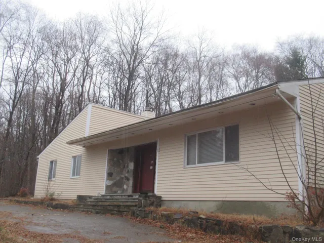 a view of a white house