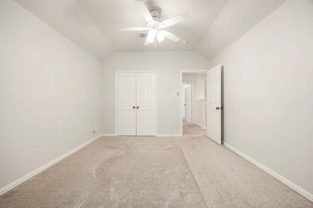 an empty room with fan and a ceiling fan