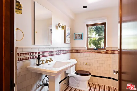 $5,495,000 | 3700 Lowry Road, Los Angeles, CA 90027