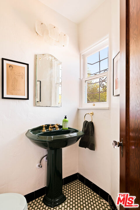 3700 Lowry Road Los Angeles, CA 90027 - Photo 32 of 59