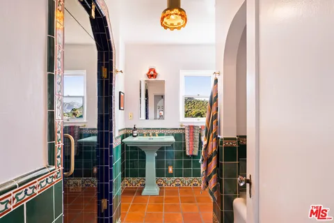 $5,495,000 | 3700 Lowry Road, Los Angeles, CA 90027
