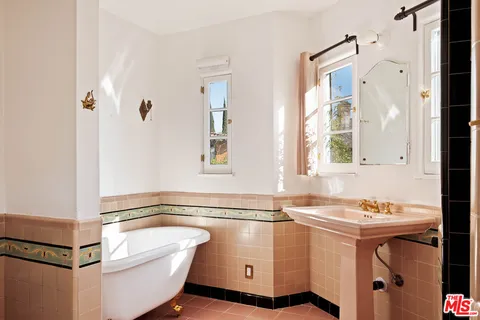 $5,495,000 | 3700 Lowry Road, Los Angeles, CA 90027