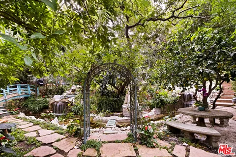 $5,495,000 | 3700 Lowry Road, Los Angeles, CA 90027