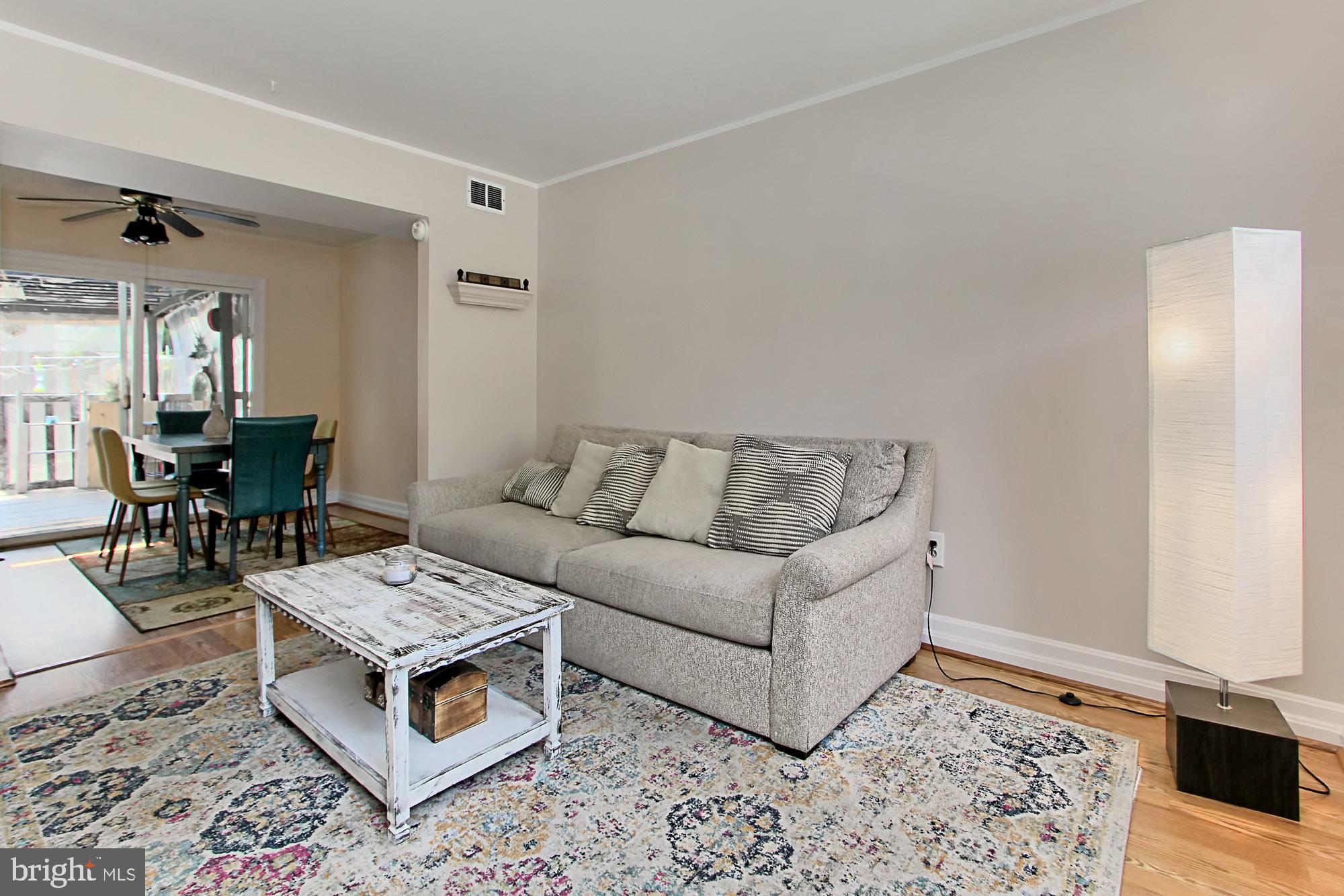 7733 Matisse Way Springfield, VA 22153 - Photo 3 of 26 Living room