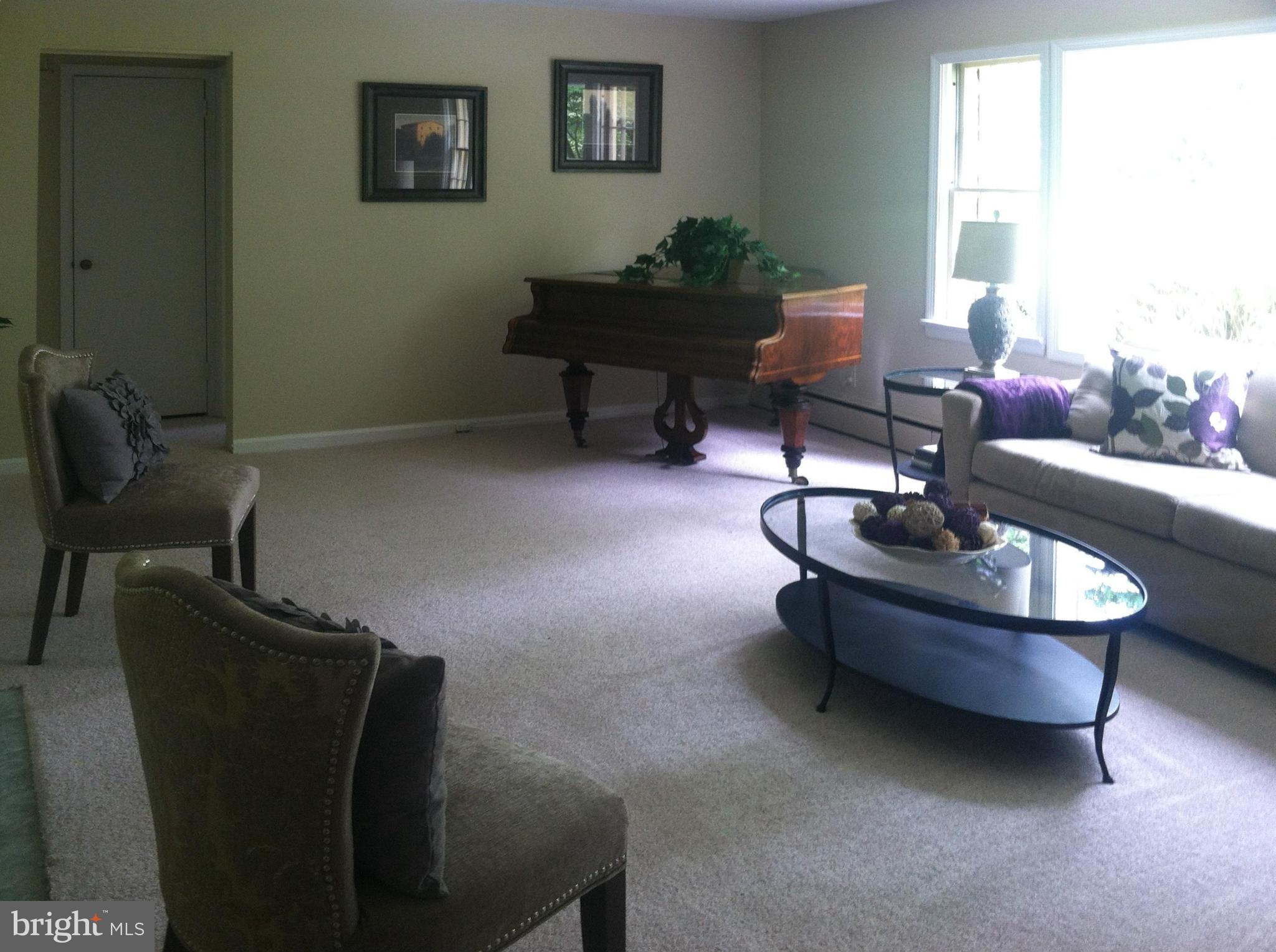 6431 Overhill Road Falls Church, VA 22042 - Photo 3 of 30 Living Room