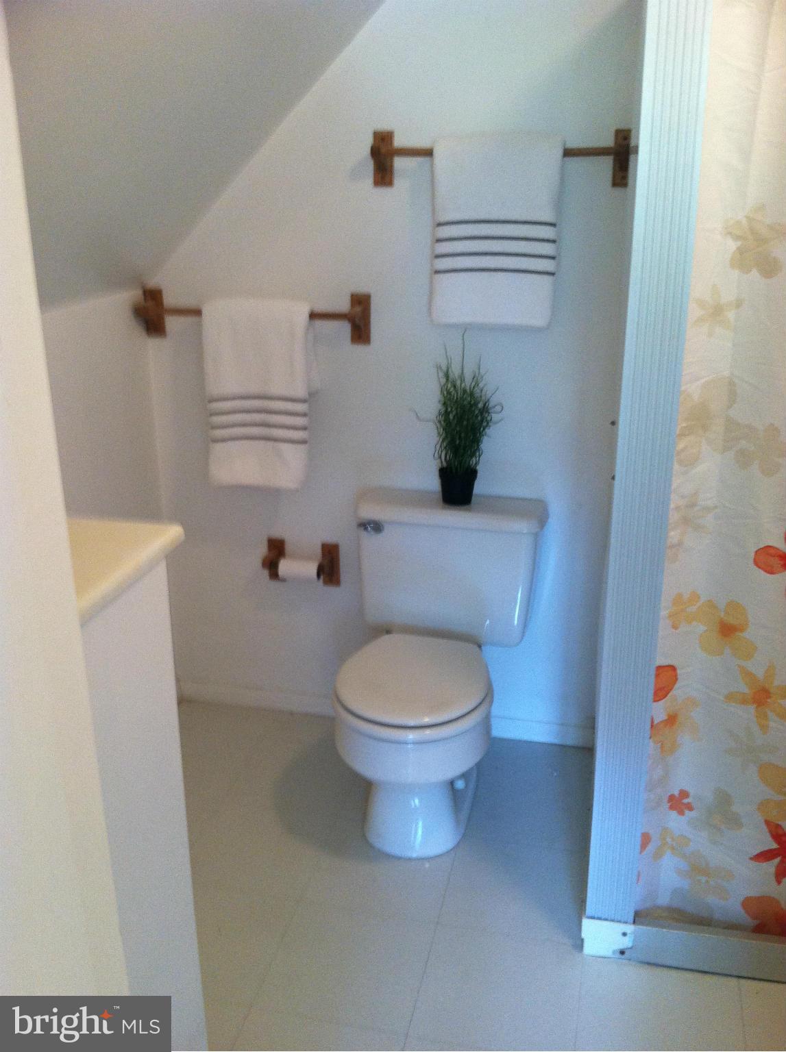 6431 Overhill Road Falls Church, VA 22042 - Photo 27 of 30 Bath - Upper Level Garage Bedroom