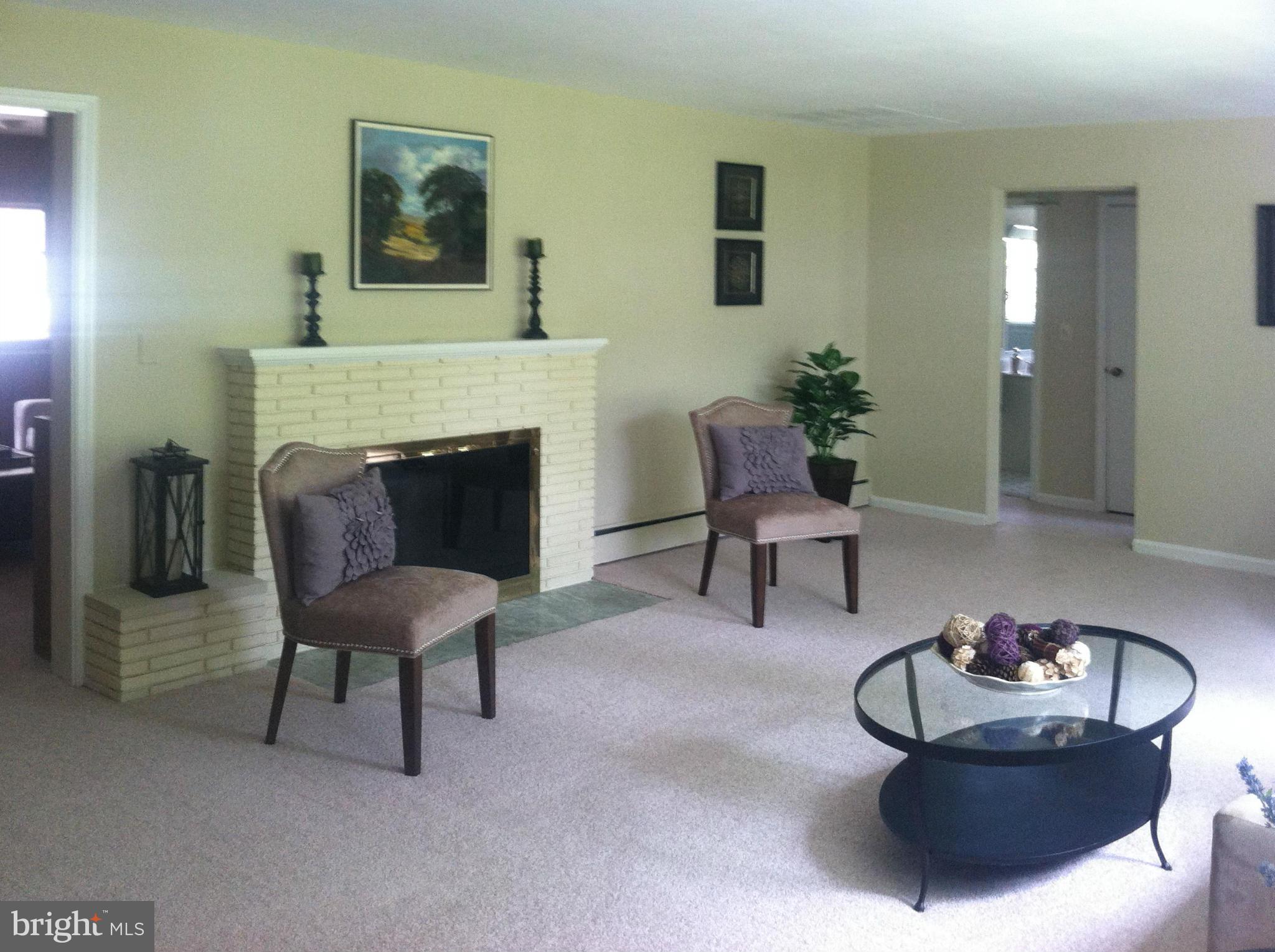 6431 Overhill Road Falls Church, VA 22042 - Photo 4 of 30 Living Room
