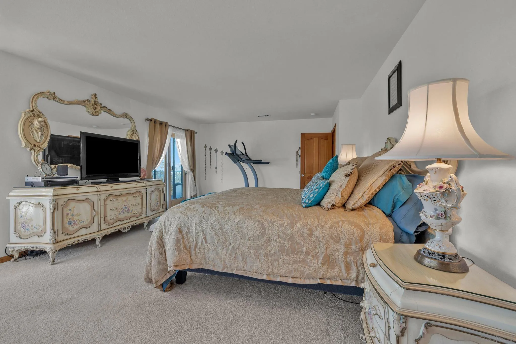 4819 Pine Ridge Avenue Julian, CA 92036 - Photo 27 of 51 a bedroom with a bed and flat screen tv