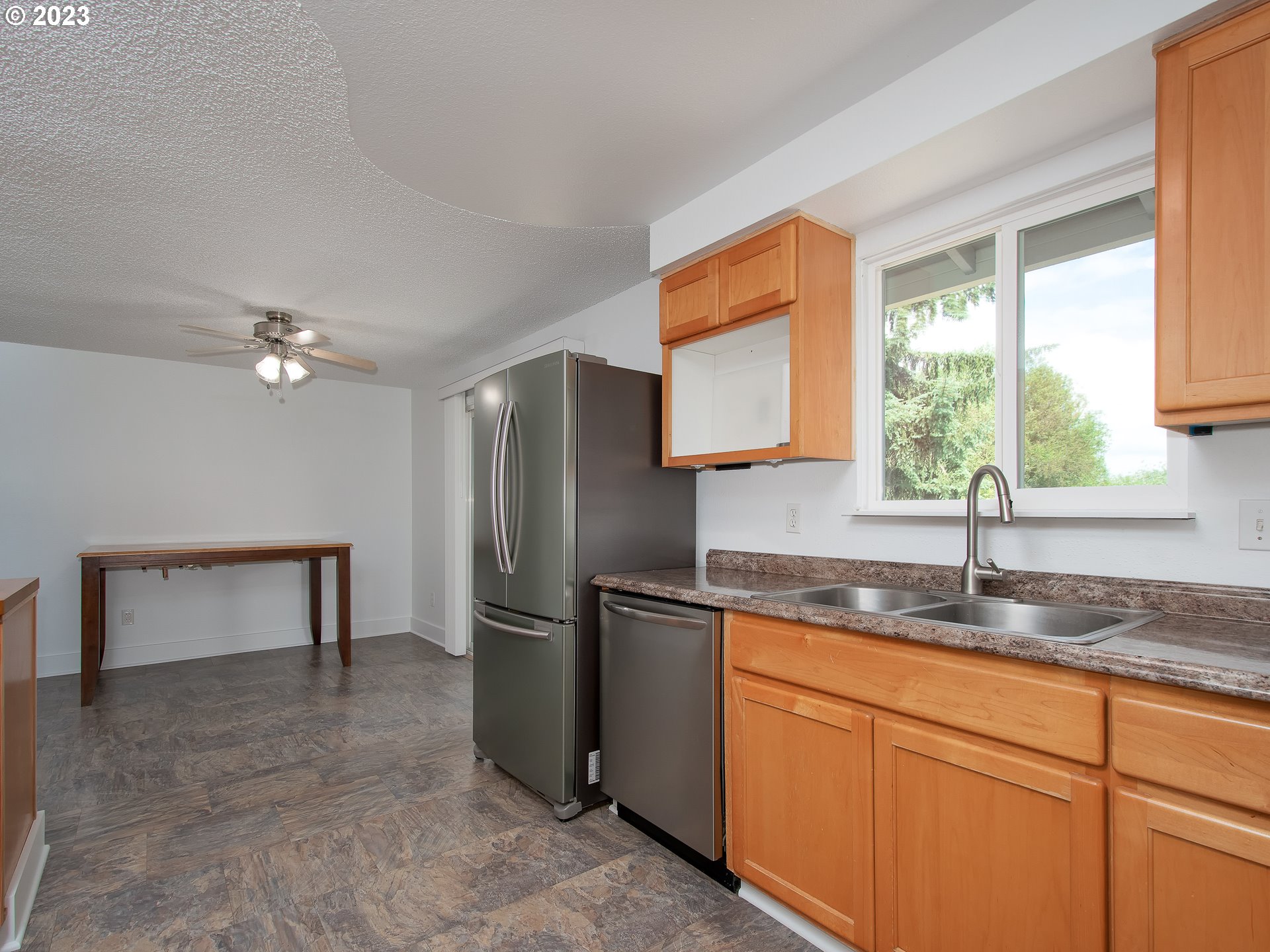 5208 Northeast 139th Loop Vancouver, WA 98682 - Photo 18 of 37 a kitchen with stainless steel appliances granite countertop a sink refrigerator and microwave