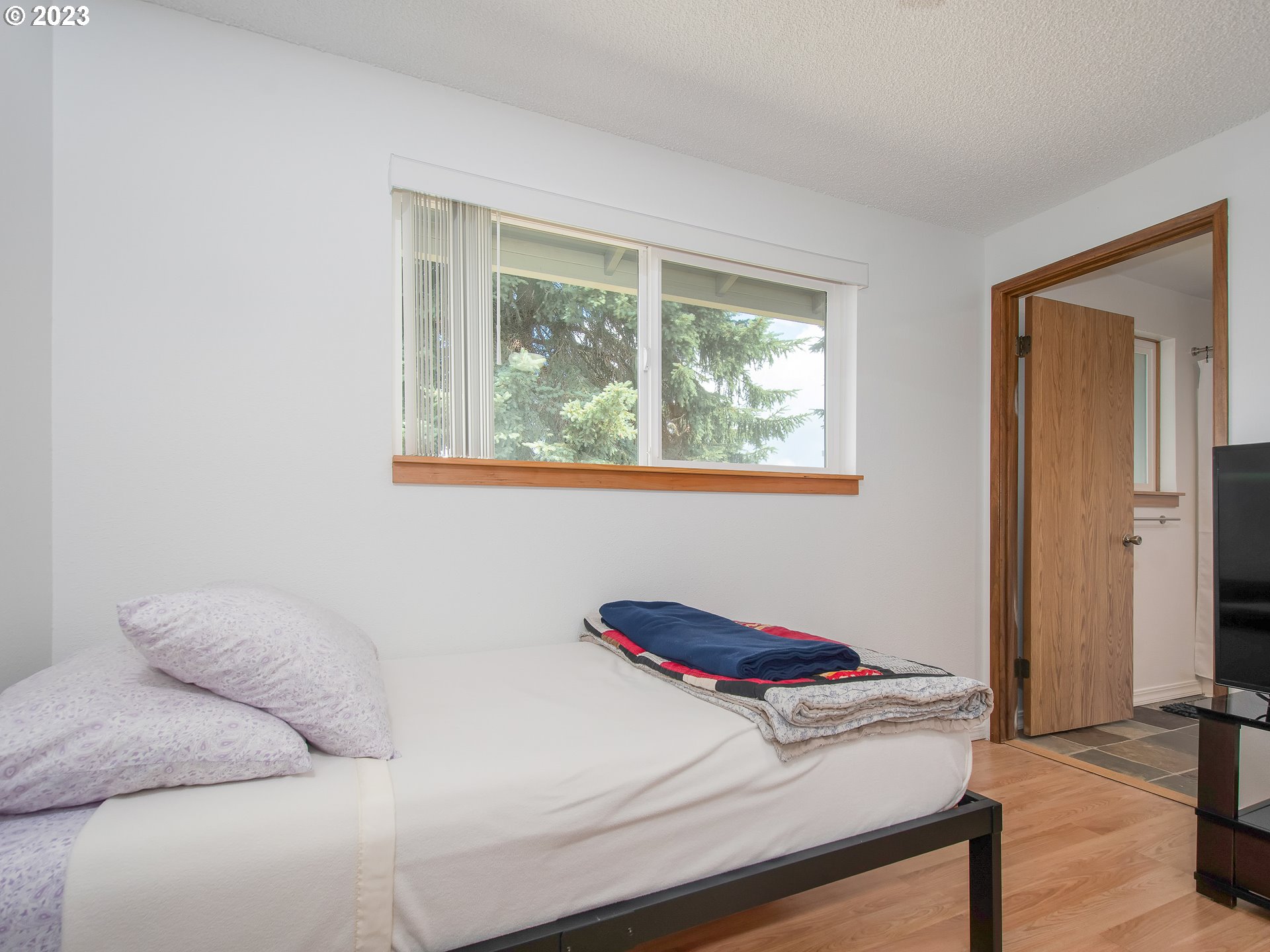 5208 Northeast 139th Loop Vancouver, WA 98682 - Photo 22 of 37 a bedroom with a bed and a window
