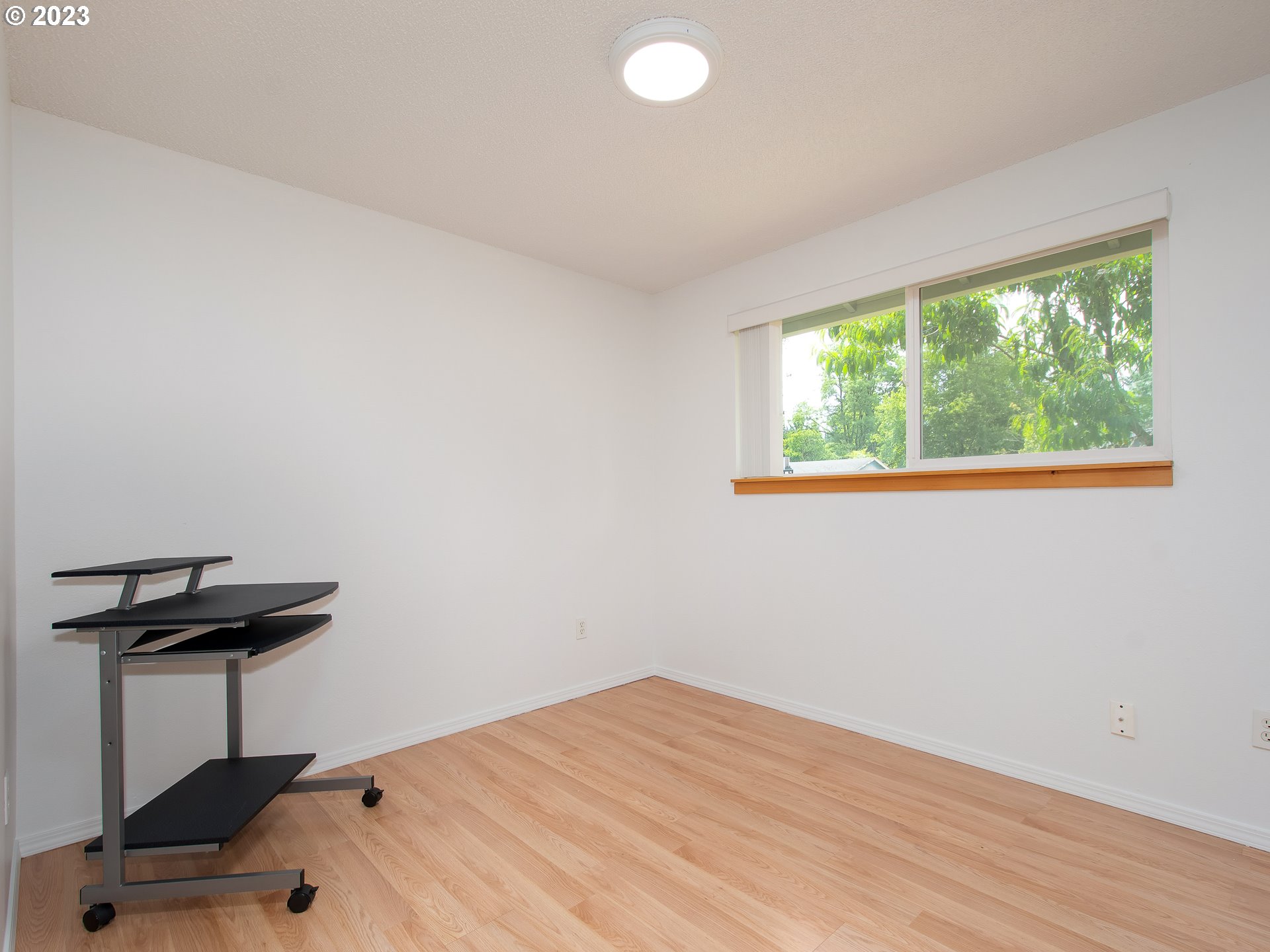 5208 Northeast 139th Loop Vancouver, WA 98682 - Photo 25 of 37 a view of a room with a window