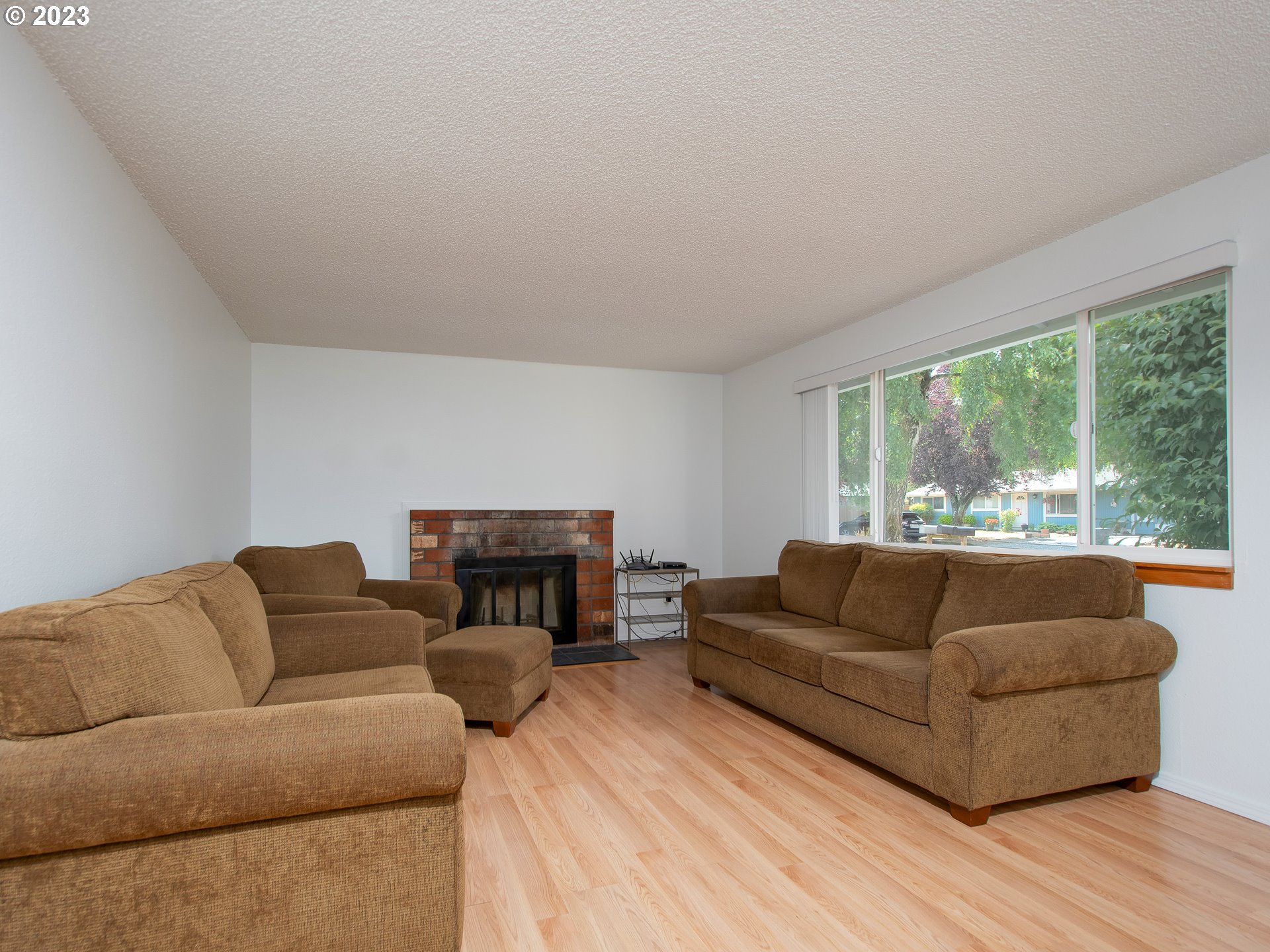 5208 Northeast 139th Loop Vancouver, WA 98682 - Photo 9 of 37 a living room with furniture and a fireplace