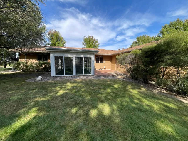 $325,000 | 67927 270th Street, Alden, MN 56009