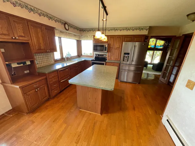 $325,000 | 67927 270th Street, Alden, MN 56009