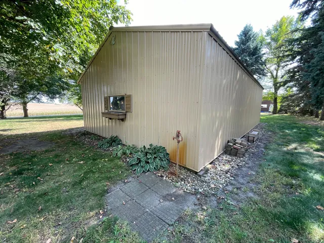 $325,000 | 67927 270th Street, Alden, MN 56009