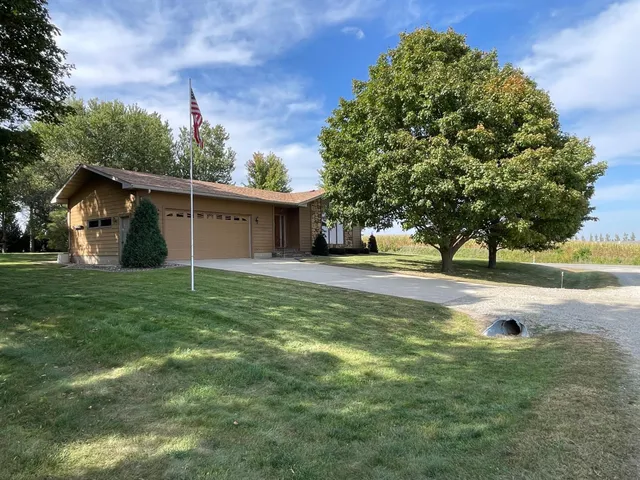 $325,000 | 67927 270th Street, Alden, MN 56009