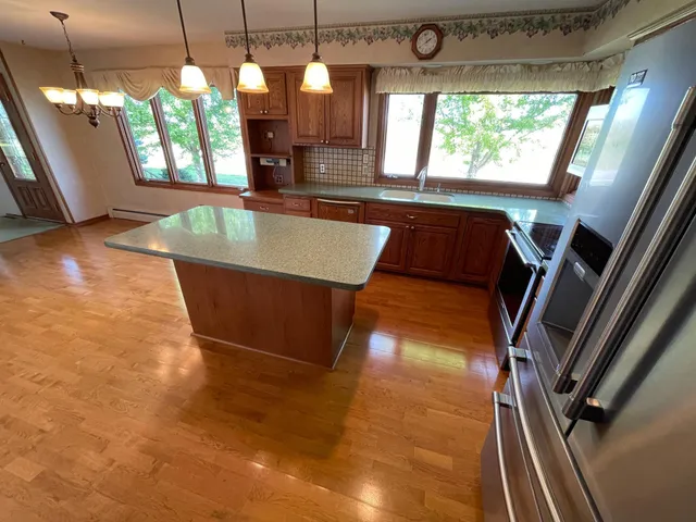 $325,000 | 67927 270th Street, Alden, MN 56009