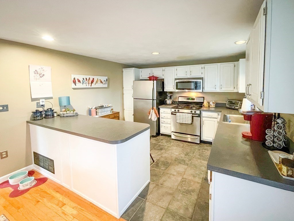 20 Deer Path, Unit 7 Maynard, MA 01754 - Photo 4 of 30 Gallery Image 4