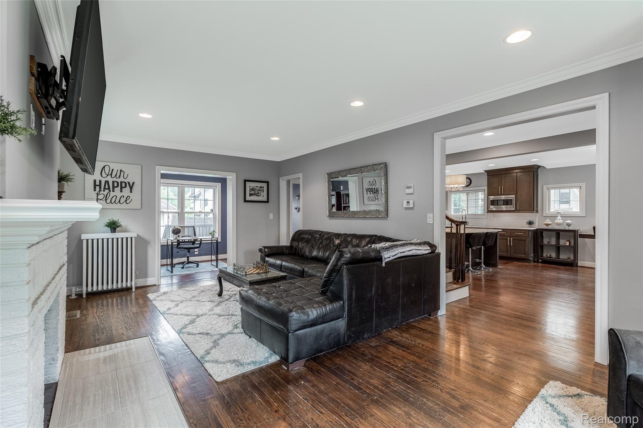 1349 Harvard Road Grosse Pointe, MI 48230 - Photo 15 of 40 Living Room