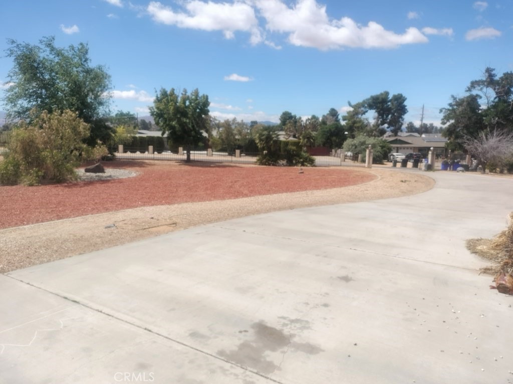 20305 Rancherias Road Apple Valley, CA 92307 - Photo 3 of 6 Gate Entrance