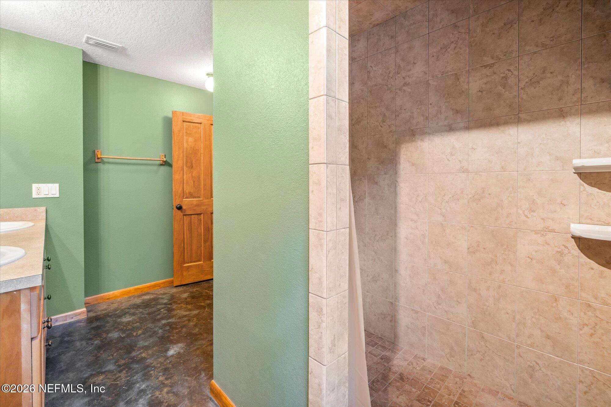 118 Hooks Lake Road Melrose, FL 32666 - Photo 28 of 61 a bathroom with a shower and a toilet