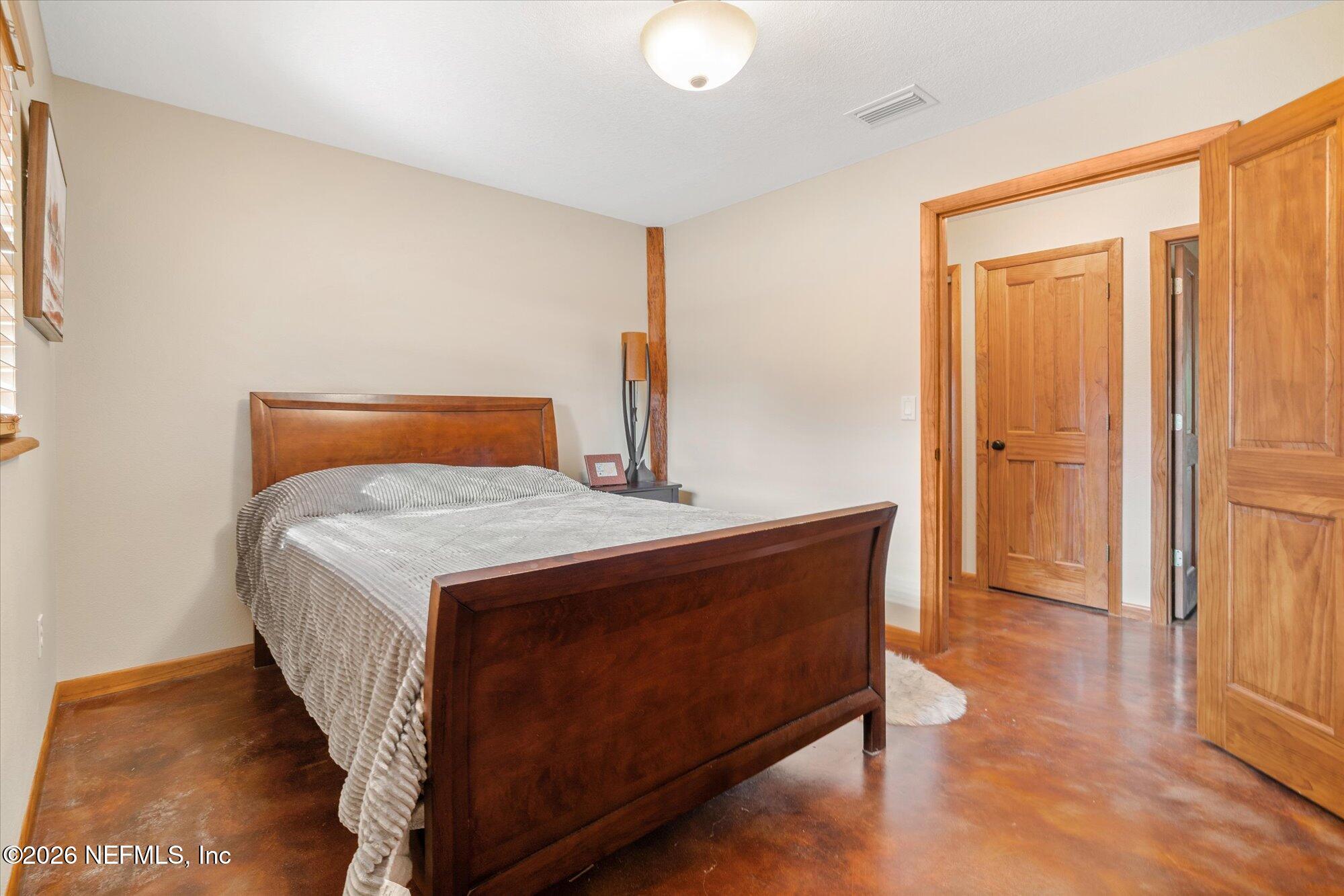 118 Hooks Lake Road Melrose, FL 32666 - Photo 31 of 61 a room with a bed and a table