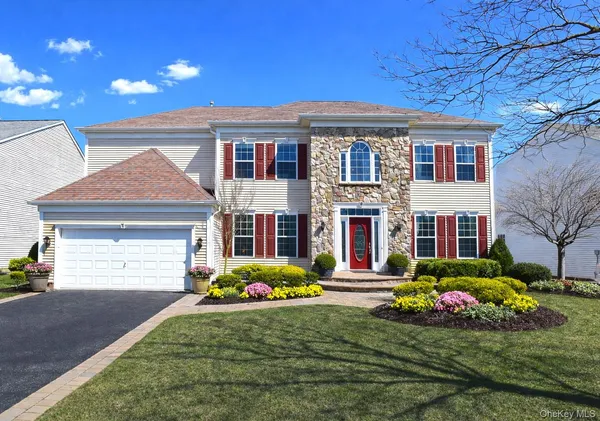 $1,089,000 | 8 Avolet Court, Mount Sinai, NY 11766