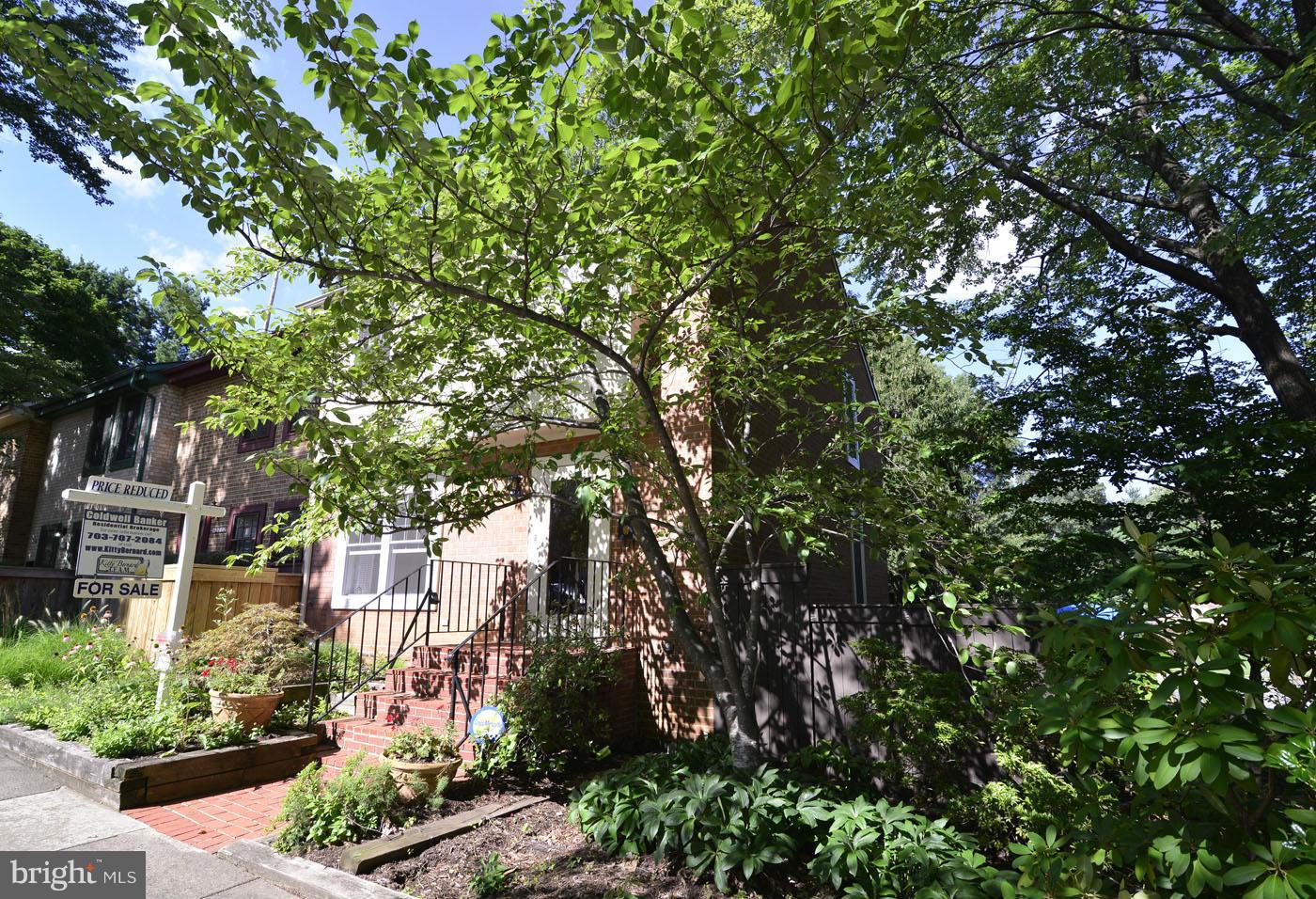 2214 Golf Course Drive Reston, VA 20191 - Photo 22 of 27 a view of a city with lush green space