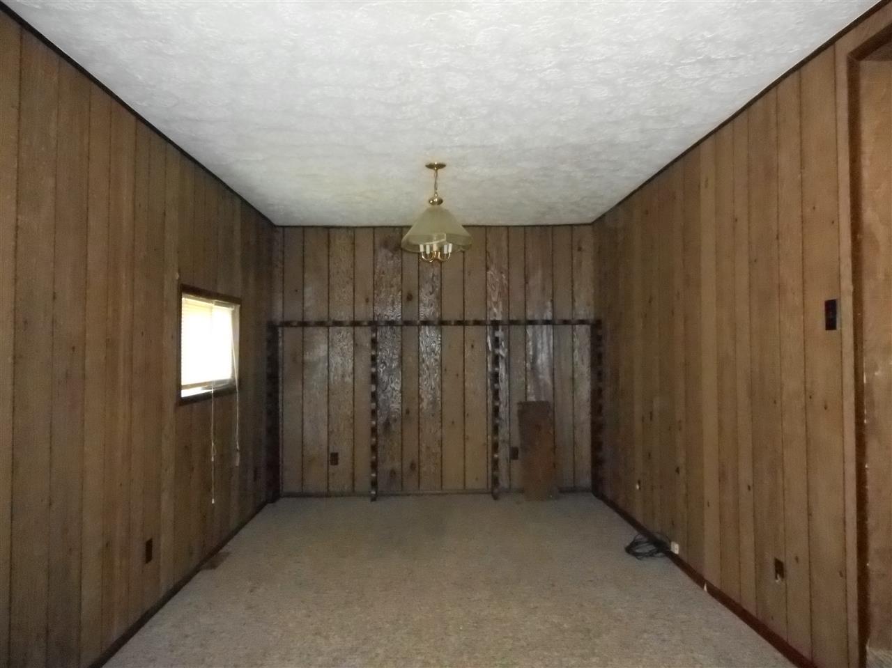417 R R Bedford, IN 47421 - Photo 3 of 20 Gallery Image 3