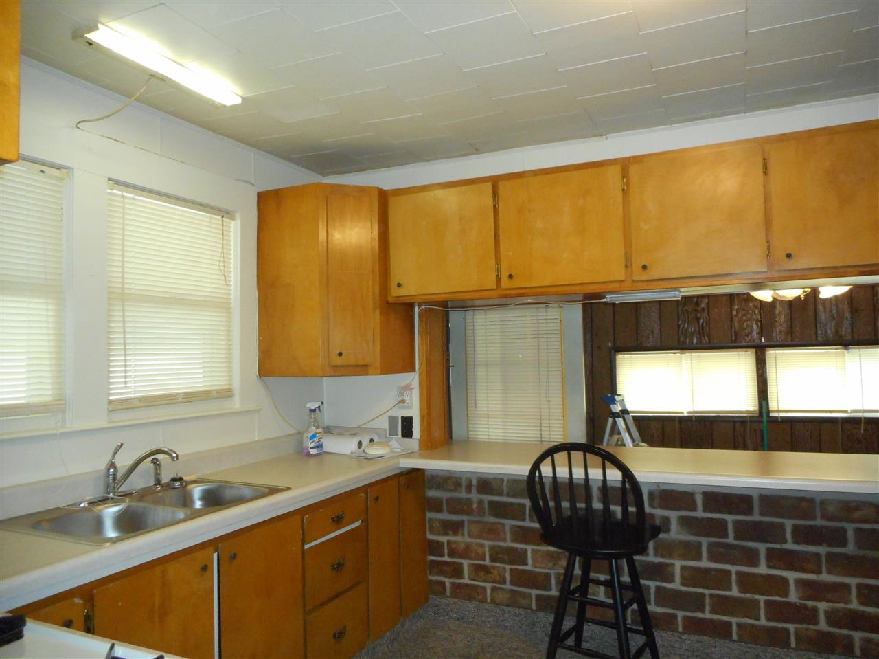 417 R R Bedford, IN 47421 - Photo 5 of 20 Gallery Image 5