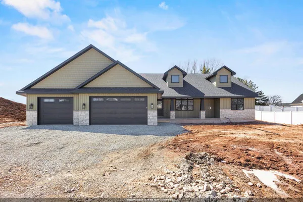 $539,900 | 3370 Largo Ridge Drive, Green Bay, WI 54311