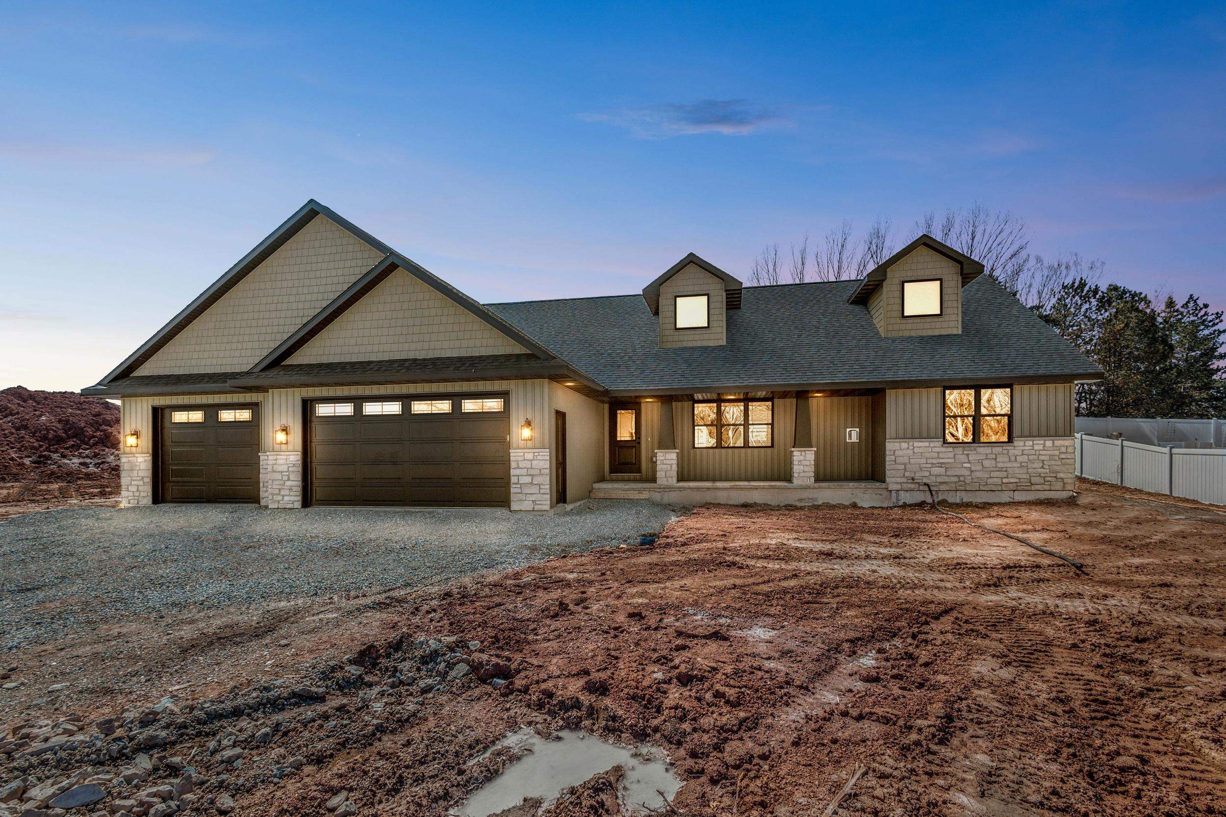 3370 Largo Ridge Drive Green Bay, WI 54311 - Photo 3 of 43