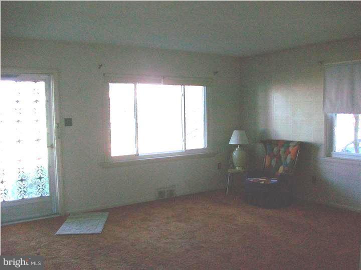 100 West Evesham Road Glendora, NJ 08029 - Photo 3 of 7 Living Room