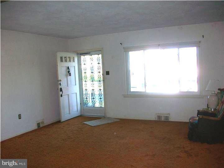 100 West Evesham Road Glendora, NJ 08029 - Photo 4 of 7 Living Room