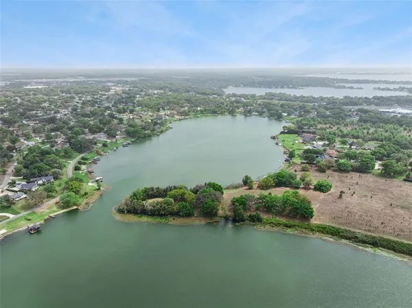$989,000 | 2874 East Crooked Lake Drive, Eustis, FL 32726