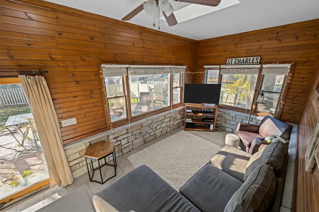 $375,000 | 311 Ohio Avenue, St. Charles, IL 60174