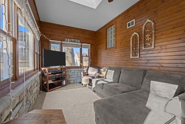 $375,000 | 311 Ohio Avenue, St. Charles, IL 60174